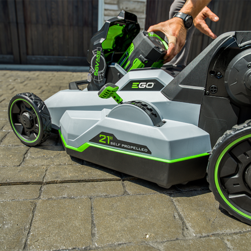 EGO POWER+ 56 V 52 cm Select‑Cut™ Self‑Propelled Lawn Mower (Combo Kit with 10.0 Ah Battery & Charger) LM2136E‑SP