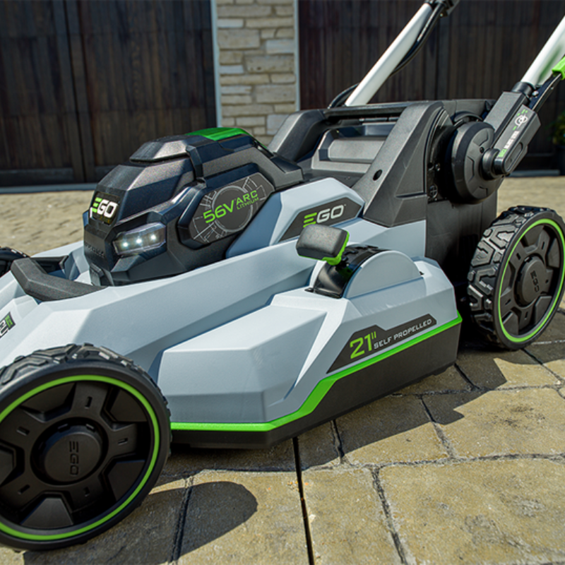 EGO POWER+ 56 V 52 cm Select‑Cut™ Self‑Propelled Lawn Mower (Combo Kit with 10.0 Ah Battery & Charger) LM2136E‑SP