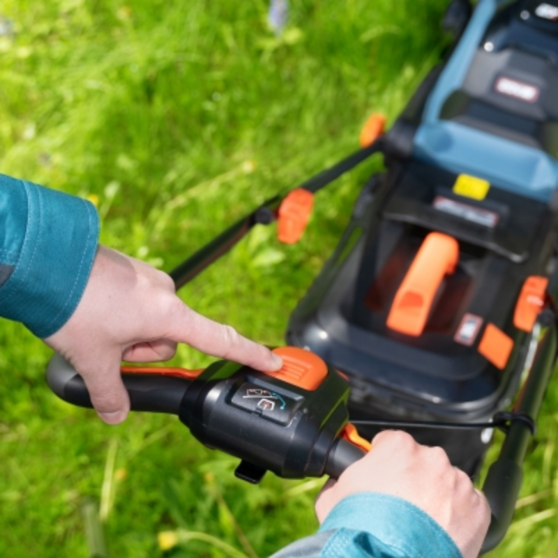 SENIX X2 18V 32cm (12 Inch) Lawn Mower Kit LPPX2-L-EU