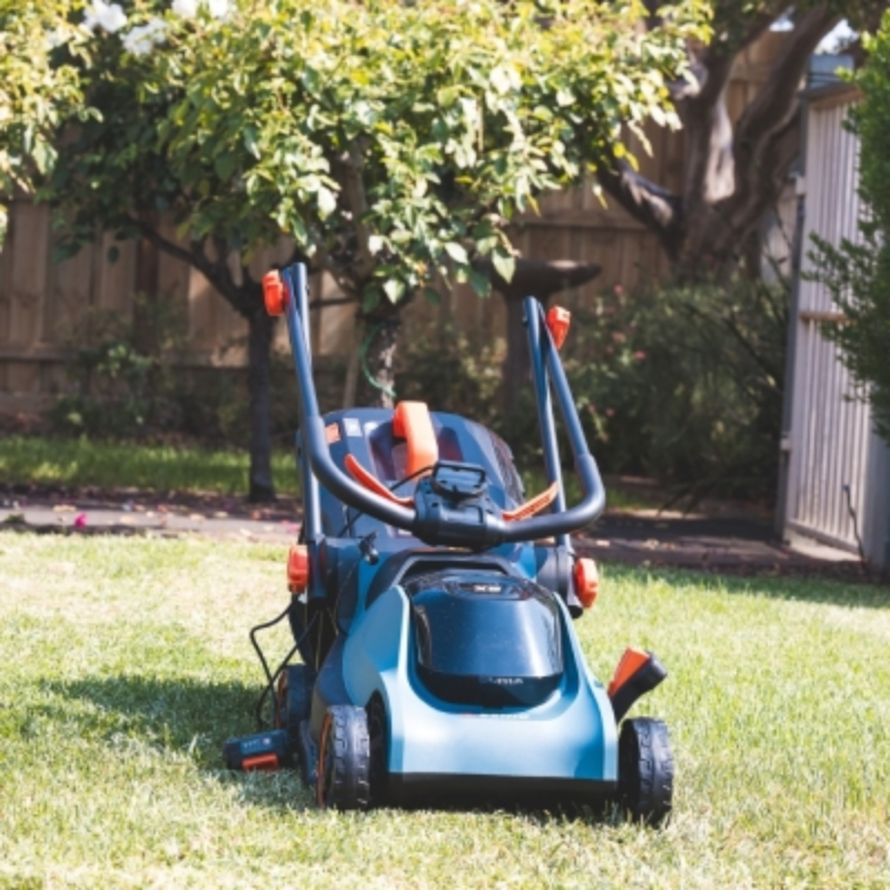 SENIX X2 18V 32cm (12 Inch) Lawn Mower Kit LPPX2-L-EU